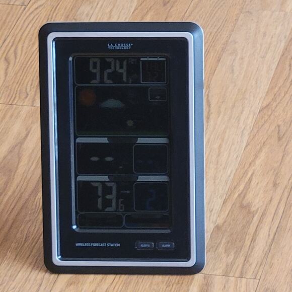 La Crosse Technology S88907 Wireless Color Weather Station w/out outdoor sensor - Picture 14 of 15